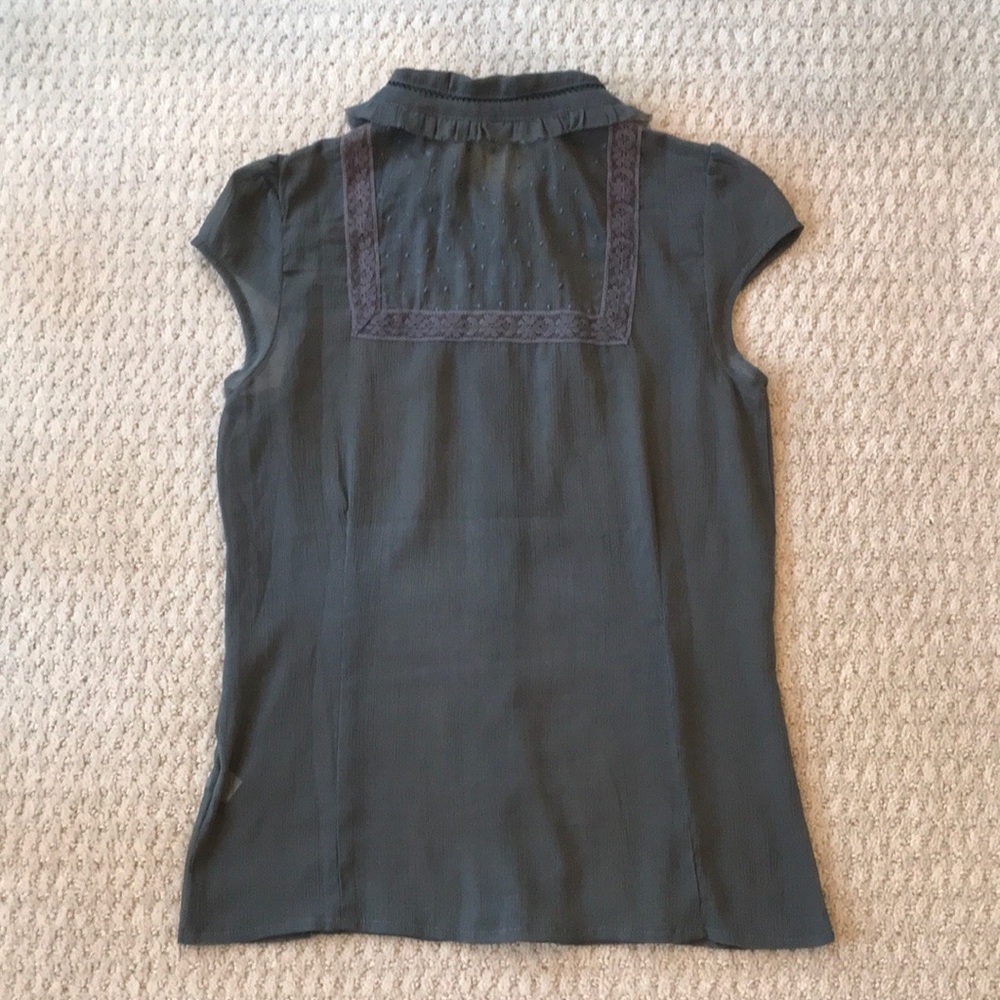 Delicate top - Picture 2 of 3